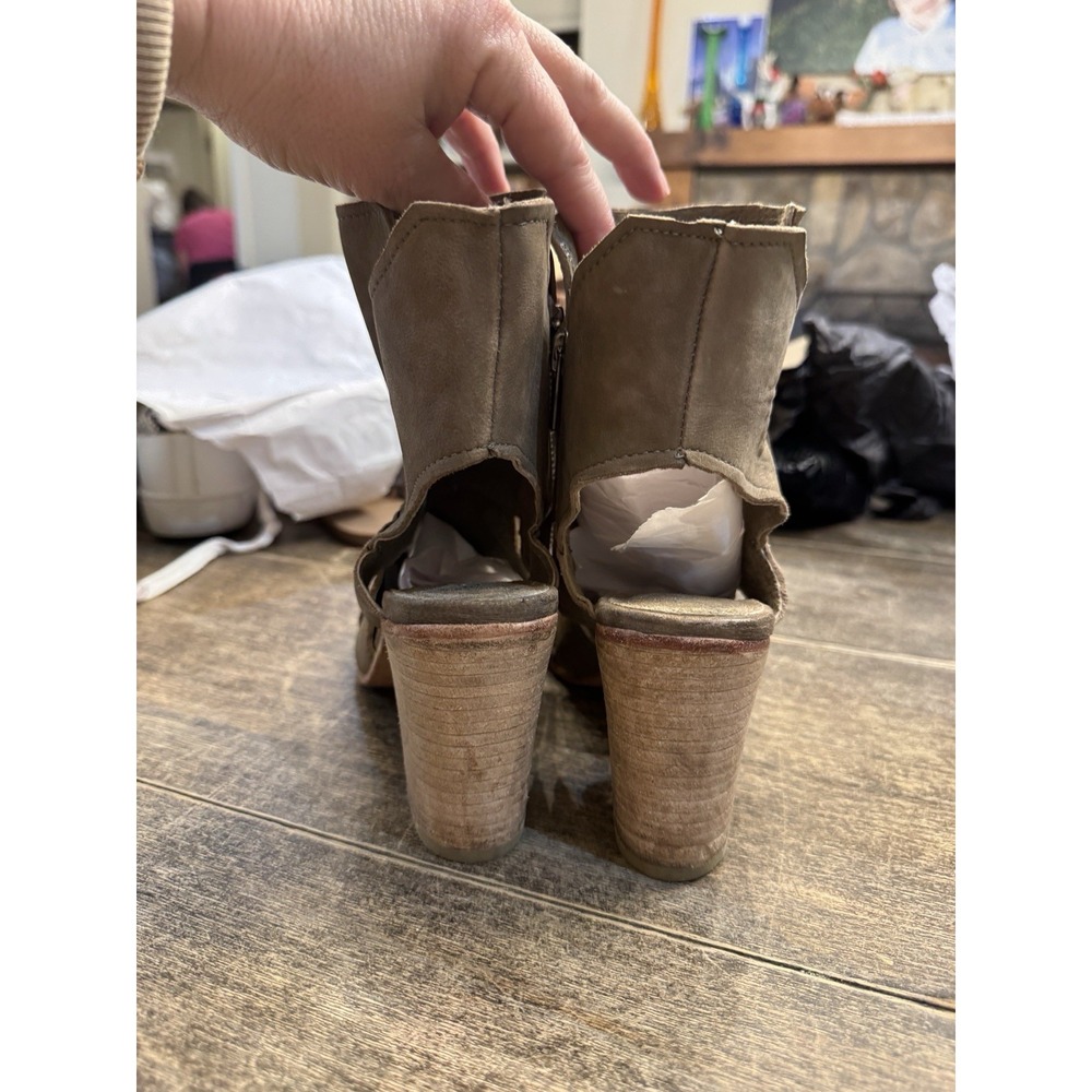 Free People Effie Nubuck Cut Out Block Heel Bootie Size 38 US 7.5 Taupe Peep Toe - Picture 5 of 12